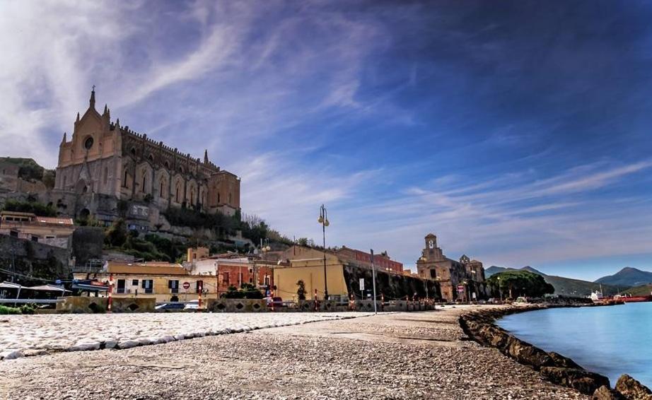 Oltre Il Mare Guest House Гаета Екстер'єр фото
